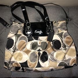 COACH HANDBAG