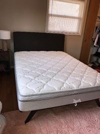 BROWN MODERN QUEEN SIZE MODWAY TRACY BED WITH MATTRESS