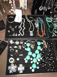 BEAUTIFUL COSTUME JEWELRY/ RINGS/ EARRINGS/ NECKLACES/ BRACELETS