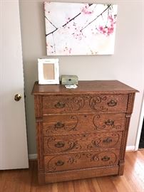 ANTIQUE DRESSER ( DOVETAIL)