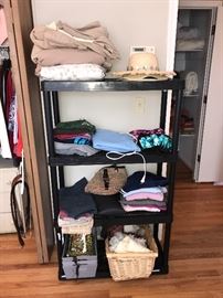 WOMENS SCARVES / HATS AND ACCESSORIES
