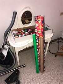 CHRISTMAS PAPER AND RIBBONS