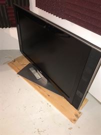 42 INCH LG TV