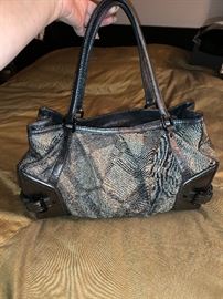 AUTHENTIC BURBERRY HANDBAG / TOTE