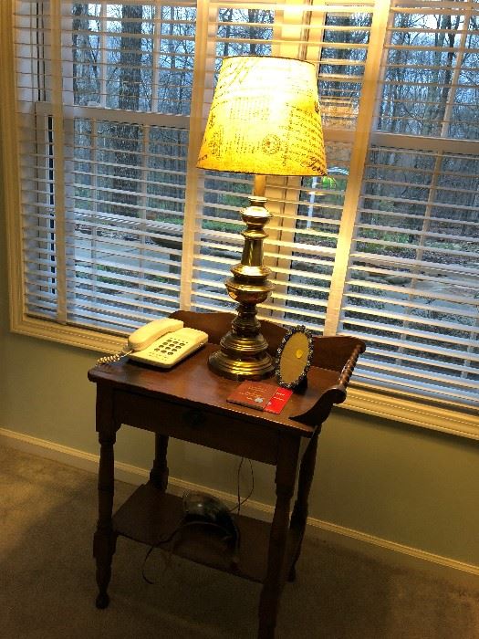 Cute table and nice lamp