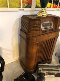 Old wooden radio.