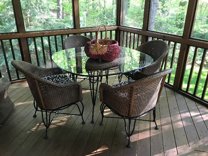 Lloyd Loom by Lloyd Flanders dining table and four chairs.