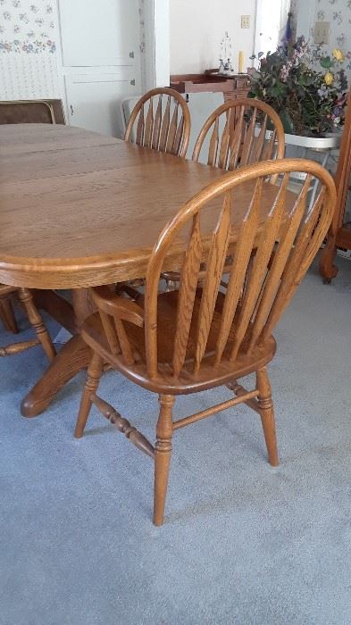 DR table with 6 chairs, 2 leaves (inside storage)