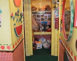 Hallway/Sewing Closet