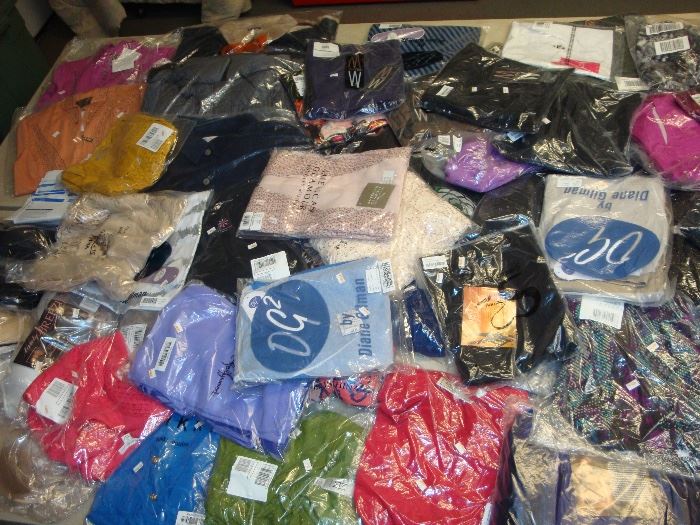 71 SEALED SMALL TO MEDIUM  CLOTHING FROM QVC AND HSN OVER 2K IN CLOTHING I HAVE THE RECEIPTS  TO GO WITH THEM SELLING OFF AS A BULK LOT 300.00 FIRM 