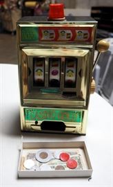 Coin Operated Cassino Gold Slot Machine And Foreign Currency