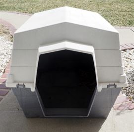 Pet Nation Molded Plastic Dog House, 31" x 33" x 38"