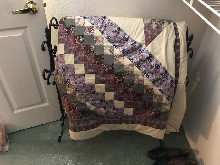 QUILT RACK AND QUILT