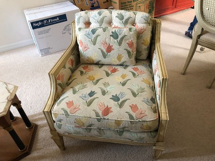 2 matching side chairs 
