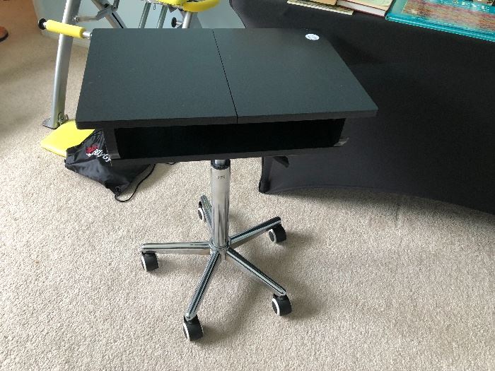 Computer desk that opens up