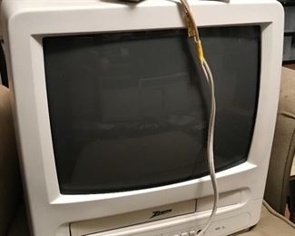 Zenith VHS Old Skool Tv w/remote