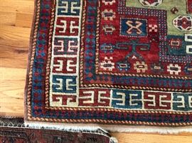 Measures 4’10” x  7’5”. 