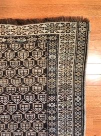 Measures 3’5” x 4’8”.