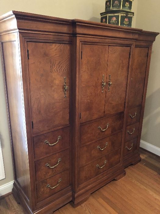 Thomasville gentleman’s dresser immaculate condition $900