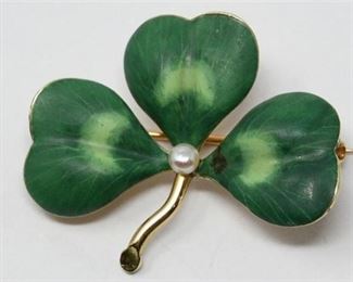 29. 14kyg vintage Plique de Jova pin