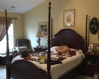 Nice 4 Poster Bed.