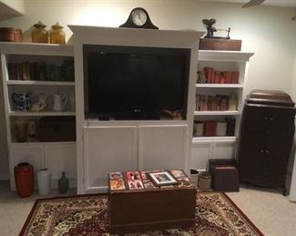Antique Victor Victrola, Den Items, TV not for sale.