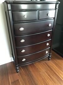 Chest of drawers