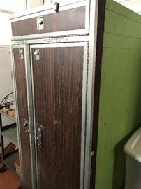 Airline lockable storage unit