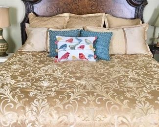 King size linens & pillows