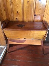 Antique pine Kentucky dough box with lid