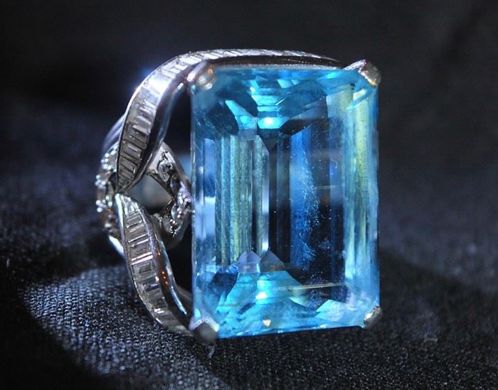 Aquamarine/Platinum/Diamond Ring
