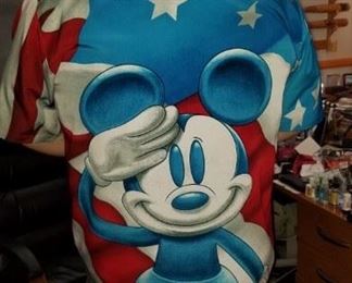 Mickey Mouse size XL Shirt