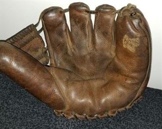Mickey Mantle 118 glove