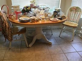 Kitchen - pedestaltable & 4 chairs