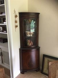 Corner curio