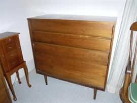 Dixie Furniture Mid Century Modern Chest