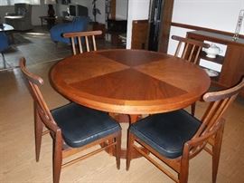 Foster McDavid walnut Mid Century Modern dining table