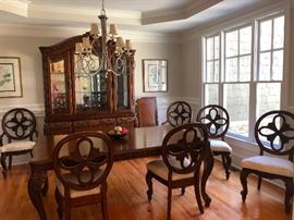 This dining room!! WOW! Fit for visiting royalty!