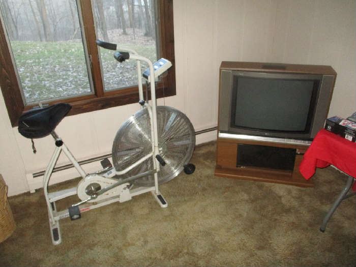 EXCERCISE BIKE AND TV