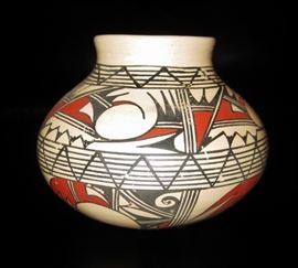 Wow! Hopi Native American Vase signed by Jofern Puffer. This is a Treasure!