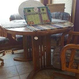 Beautiful oak kitchen table + four chairs