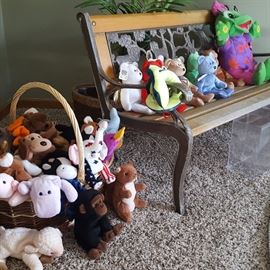 Huge collection of collectible TY Beannie Babies