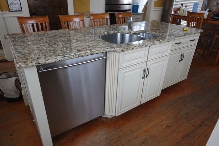 8' Island with Bosch Dishwasher, Grohe Faucet Frankee Sink, Granite Top 