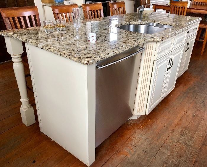 Gorgeous 8' Island with Bosch Dishwasher, Grohe Faucet Frankee Sink, Granite Top,  Its a show stopper