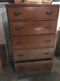 Beautiful 5 drawer mid century chest of drawers