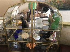 Look at this beutiful curio box full of beautiful kittens - jade, cobalt, frosted etc.