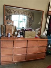 Heywood Wakefield equisite bedroom set. Very unique