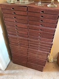 Plate chests - stackables - holds 8 plates to a chest