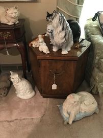 Drexel End Table - Cats of every kind