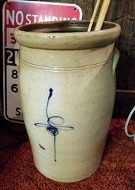 16-Bee Sting 6 Gallon Salt Glazed Stoneware Butter Churn. Beautiful condition!